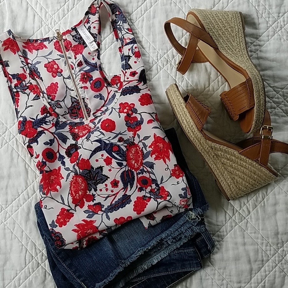 EUC Floral Sleeveless Blouse Size S